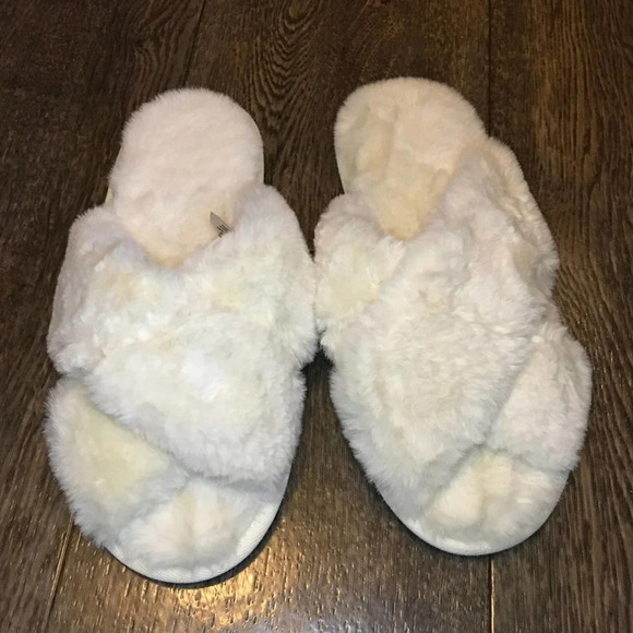 Nordstrom Snuggle Plush Faux Fur Slippers Slides Fuzzy Warm Memory Foam White XL - Picture 3 of 7